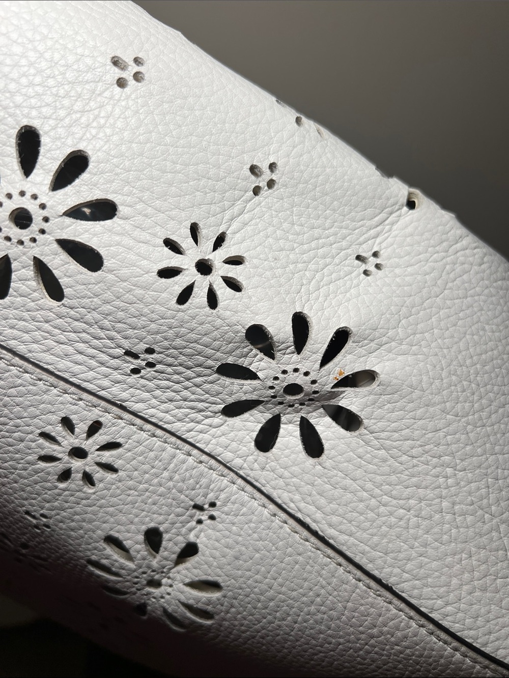 Kate Spade New York Faye Drive Hallie Floral Daisy Flower Cutout Tote Bag Purse - Picture 14 of 17